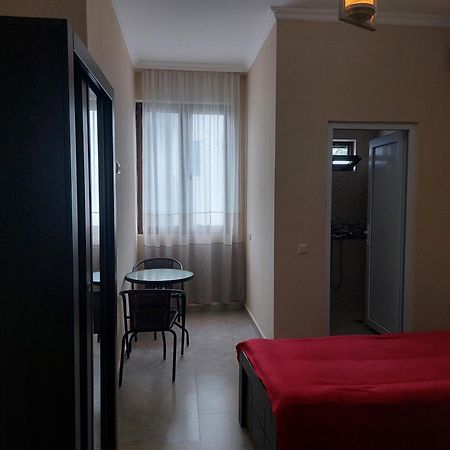 Sunny House Kobuleti Hotel Ruang foto