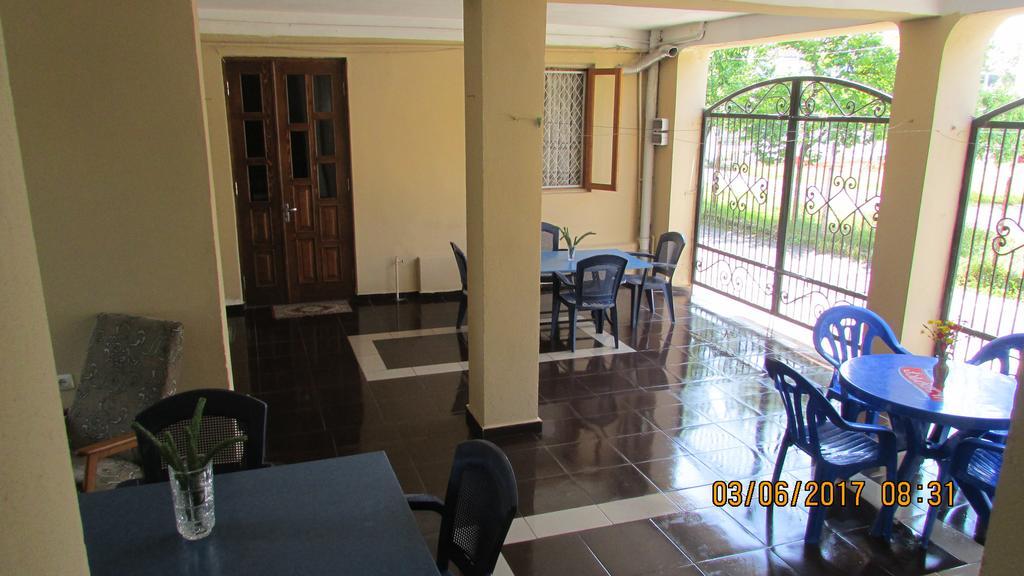 Sunny House Kobuleti Hotel Bagian luar foto