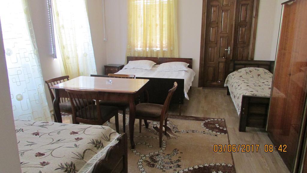 Sunny House Kobuleti Hotel Bagian luar foto