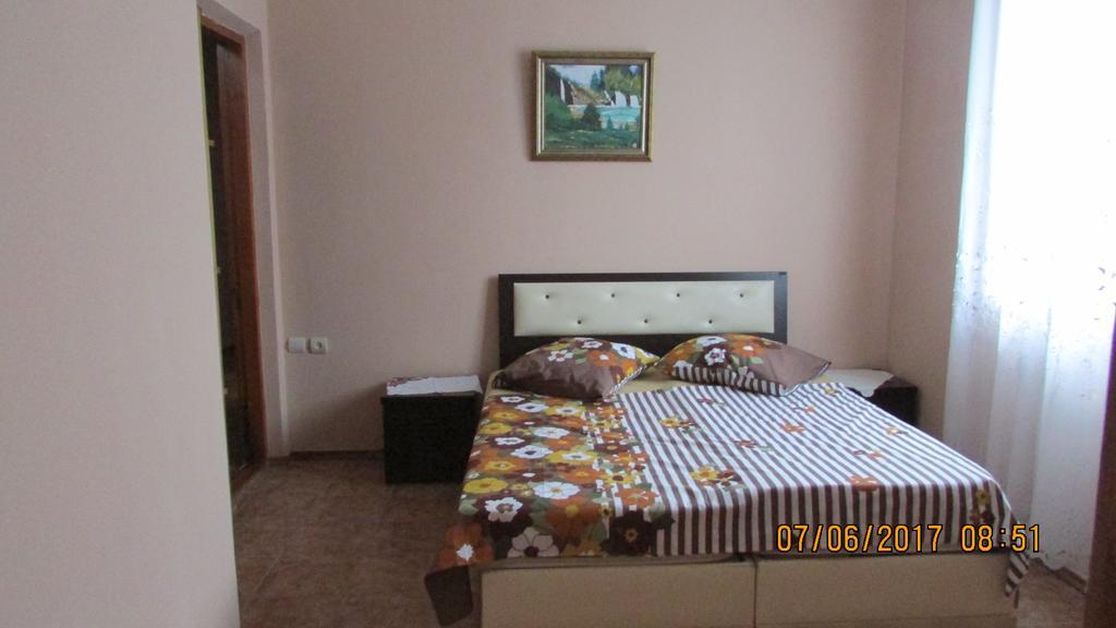 Sunny House Kobuleti Hotel Bagian luar foto