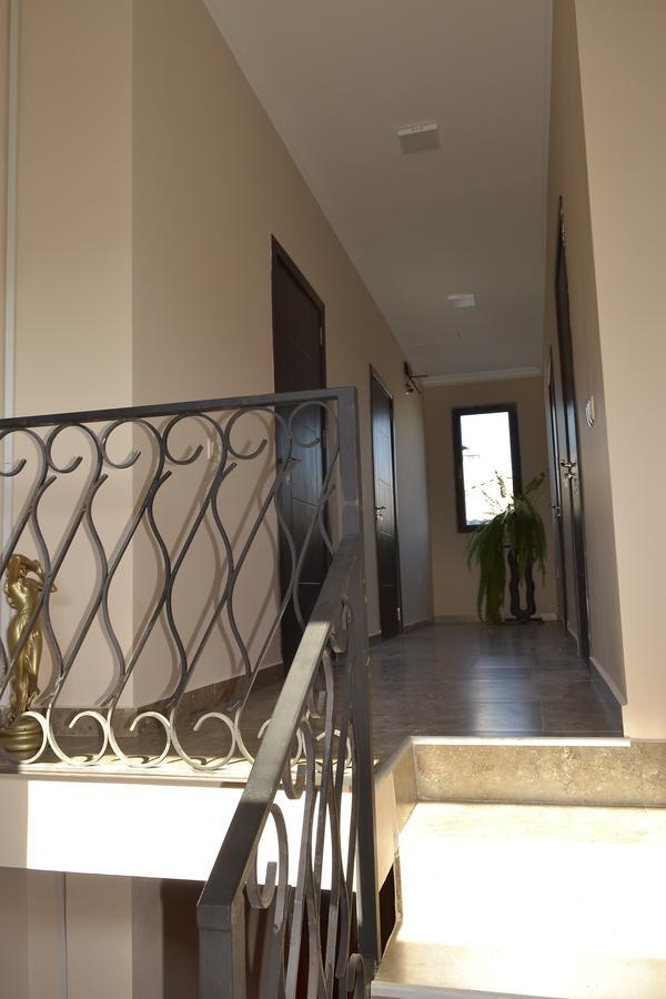 Sunny House Kobuleti Hotel Bagian luar foto