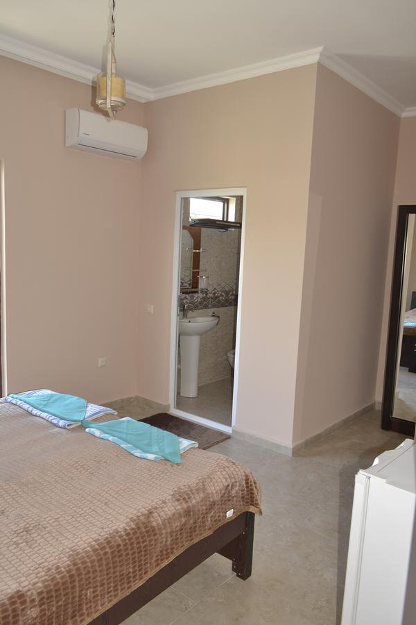 Sunny House Kobuleti Hotel Bagian luar foto