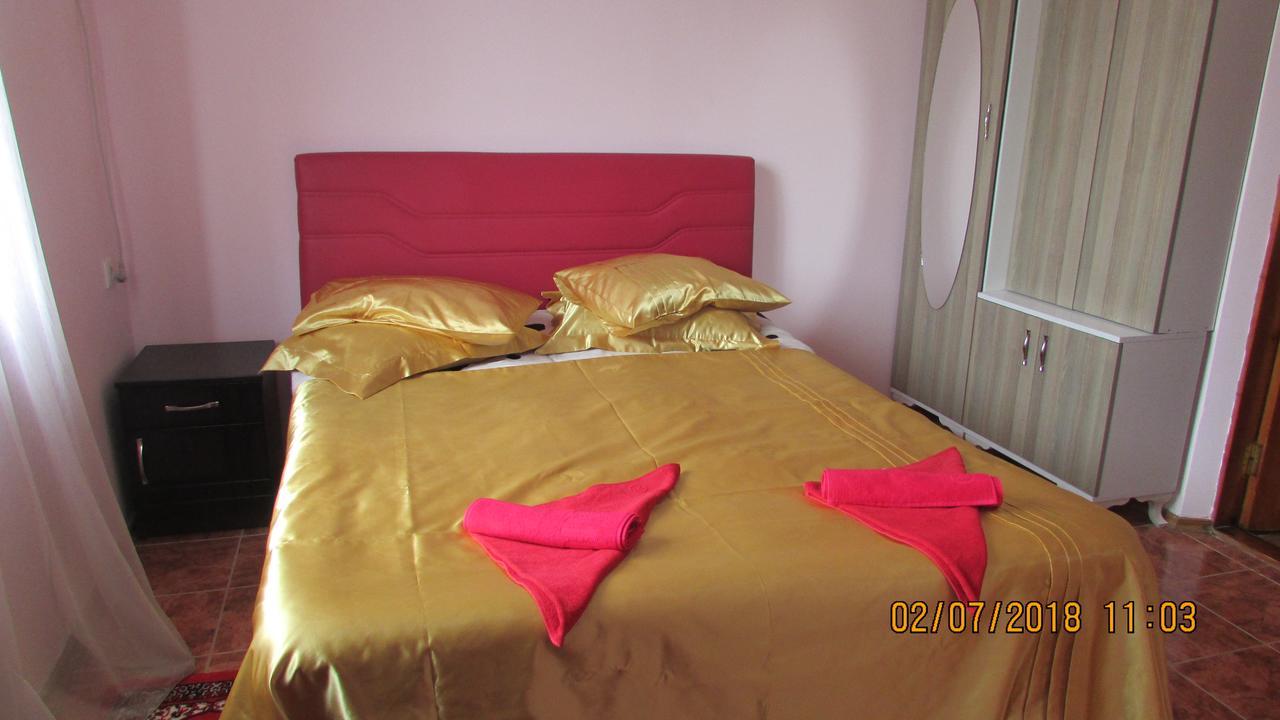 Sunny House Kobuleti Hotel Bagian luar foto